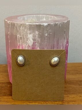 Vintage Pretty faux pearl earrings